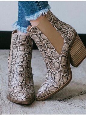 Barn Babe Snake Print Chelsea Booties Beige Brown Cowgirl Cowboy Boots 6.5